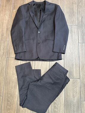 Renoir Men's Classic Gray Two-Piece Suit - Modern Fit. 38/32